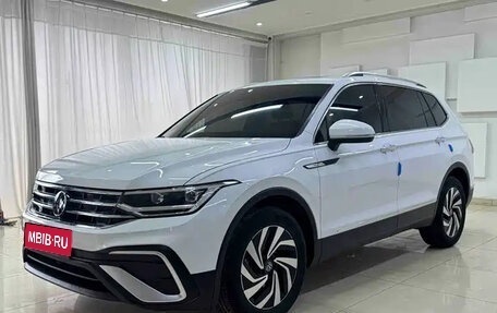 Volkswagen Tiguan II, 2022 год, 1 872 000 рублей, 1 фотография