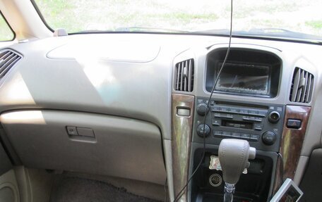 Toyota Harrier, 2002 год, 988 000 рублей, 21 фотография