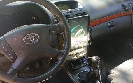 Toyota Avensis III рестайлинг, 2005 год, 650 000 рублей, 2 фотография