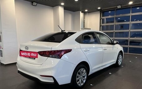Hyundai Solaris II рестайлинг, 2018 год, 938 000 рублей, 3 фотография