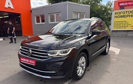 Volkswagen Tiguan II, 2021 год, 3 590 000 рублей, 1 фотография