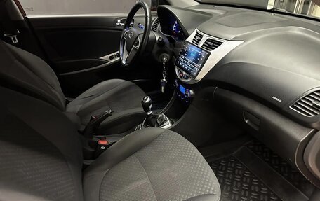 Hyundai Solaris II рестайлинг, 2011 год, 630 000 рублей, 23 фотография