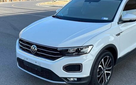 Volkswagen T-Roc I, 2022 год, 1 870 000 рублей, 4 фотография