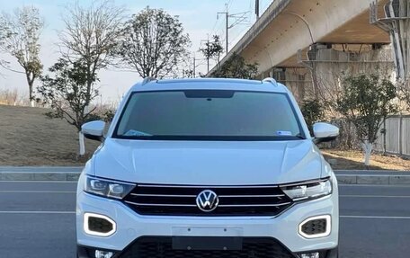Volkswagen T-Roc I, 2022 год, 1 870 000 рублей, 2 фотография
