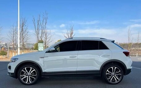 Volkswagen T-Roc I, 2022 год, 1 870 000 рублей, 8 фотография