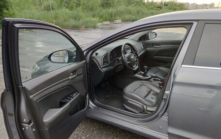Hyundai Elantra VI рестайлинг, 2016 год, 1 250 000 рублей, 6 фотография