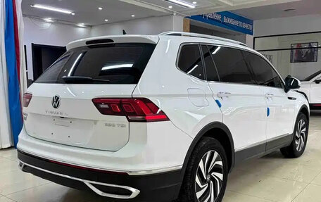 Volkswagen Tiguan II, 2022 год, 1 872 000 рублей, 6 фотография