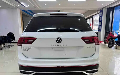 Volkswagen Tiguan II, 2022 год, 1 872 000 рублей, 5 фотография