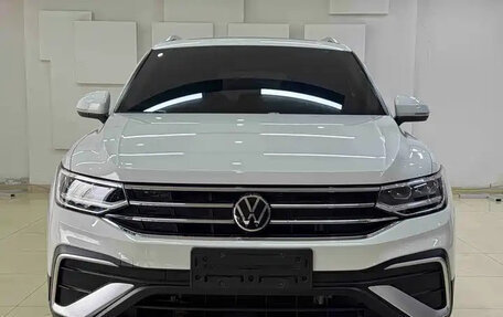 Volkswagen Tiguan II, 2022 год, 1 872 000 рублей, 2 фотография