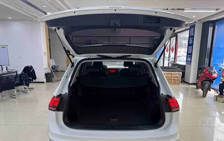 Volkswagen Tiguan II, 2022 год, 1 872 000 рублей, 7 фотография