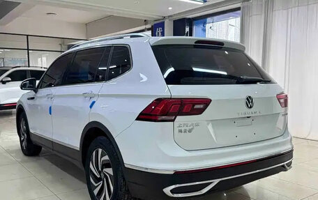 Volkswagen Tiguan II, 2022 год, 1 872 000 рублей, 4 фотография