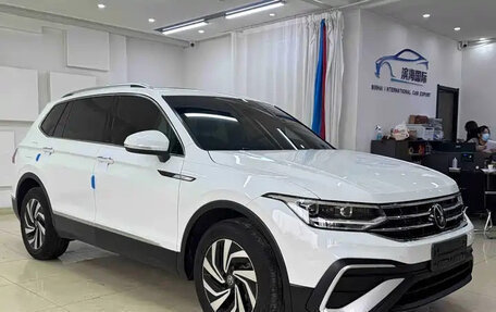 Volkswagen Tiguan II, 2022 год, 1 872 000 рублей, 3 фотография
