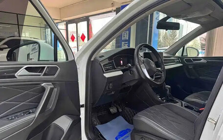 Volkswagen Tiguan II, 2022 год, 1 872 000 рублей, 9 фотография