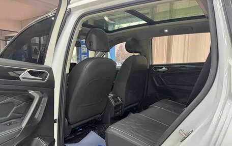Volkswagen Tiguan II, 2022 год, 1 872 000 рублей, 11 фотография