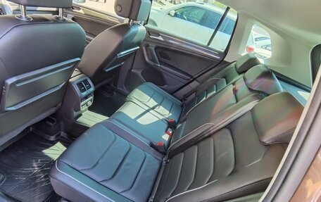 Volkswagen Tiguan II, 2018 год, 2 600 000 рублей, 1 фотография