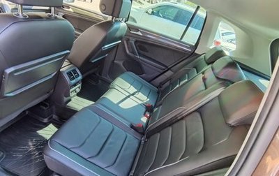 Volkswagen Tiguan II, 2018 год, 2 600 000 рублей, 1 фотография