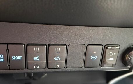 Toyota RAV4, 2019 год, 2 000 000 рублей, 18 фотография