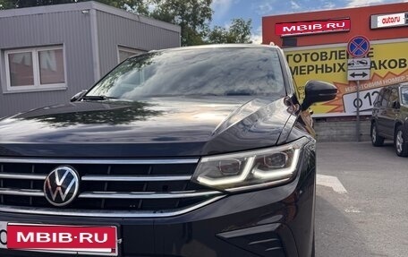 Volkswagen Tiguan II, 2021 год, 3 590 000 рублей, 2 фотография