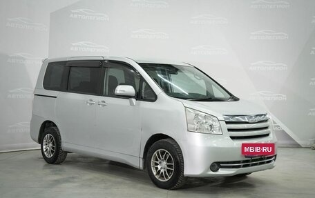 Toyota Noah III, 2007 год, 1 000 000 рублей, 4 фотография