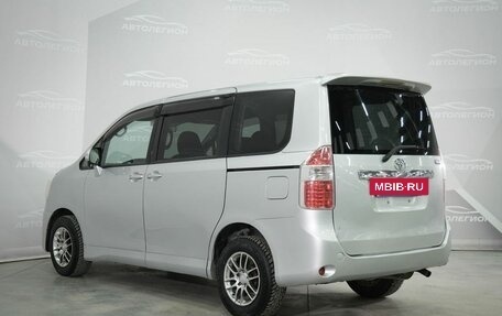 Toyota Noah III, 2007 год, 1 000 000 рублей, 7 фотография