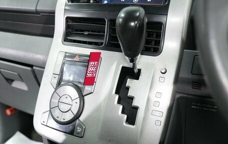 Toyota Noah III, 2007 год, 1 000 000 рублей, 18 фотография