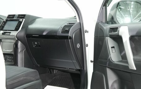 Toyota Land Cruiser Prado 150 рестайлинг 2, 2018 год, 4 700 000 рублей, 16 фотография