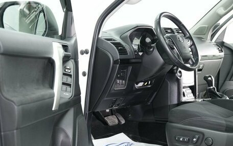 Toyota Land Cruiser Prado 150 рестайлинг 2, 2018 год, 4 700 000 рублей, 19 фотография