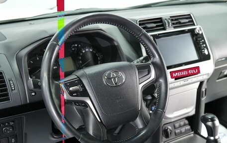 Toyota Land Cruiser Prado 150 рестайлинг 2, 2018 год, 4 700 000 рублей, 21 фотография