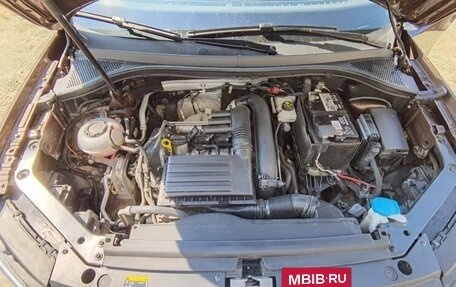 Volkswagen Tiguan II, 2018 год, 2 600 000 рублей, 2 фотография