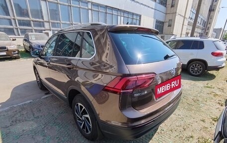Volkswagen Tiguan II, 2018 год, 2 600 000 рублей, 3 фотография
