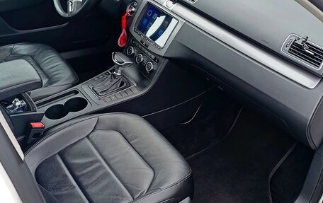 Volkswagen Passat B7, 2013 год, 1 350 000 рублей, 7 фотография
