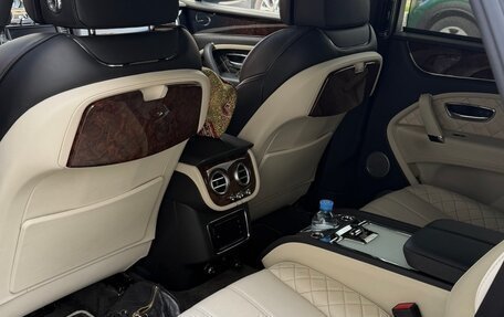 Bentley Bentayga I, 2018 год, 20 000 000 рублей, 8 фотография