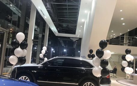 Bentley Bentayga I, 2018 год, 20 000 000 рублей, 11 фотография