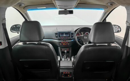 Volkswagen Sharan II, 2011 год, 999 000 рублей, 17 фотография