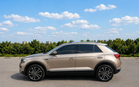 Volkswagen T-Roc I, 2022 год, 1 735 000 рублей, 2 фотография