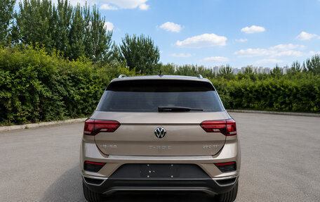 Volkswagen T-Roc I, 2022 год, 1 735 000 рублей, 3 фотография