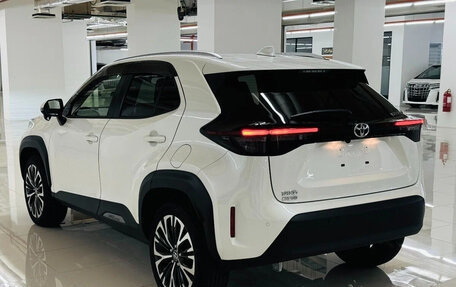 Toyota Yaris Cross, 2023 год, 1 650 000 рублей, 4 фотография