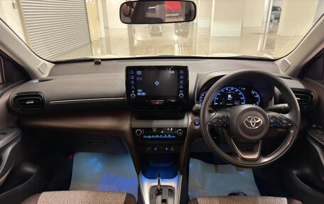 Toyota Yaris Cross, 2023 год, 1 650 000 рублей, 11 фотография