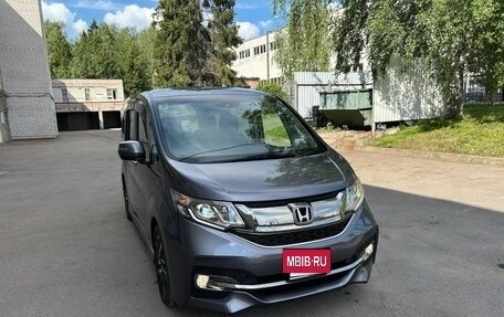 Honda Stepwgn IV, 2016 год, 1 595 000 рублей, 3 фотография