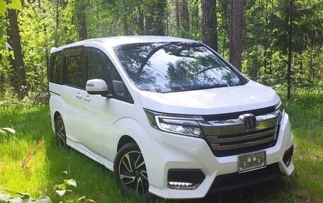 Honda Stepwgn IV, 2018 год, 1 935 000 рублей, 2 фотография