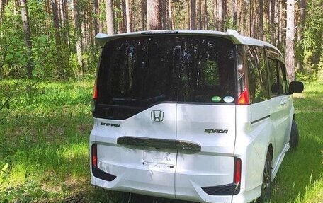 Honda Stepwgn IV, 2018 год, 1 935 000 рублей, 7 фотография