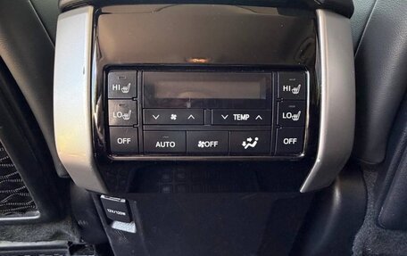 Toyota Land Cruiser Prado 150 рестайлинг 2, 2021 год, 6 500 000 рублей, 10 фотография