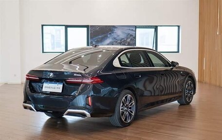 BMW 5 серия, 2024 год, 5 700 000 рублей, 6 фотография