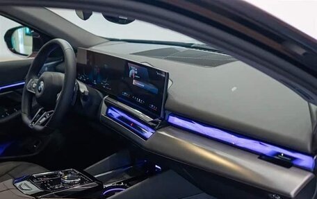 BMW 5 серия, 2024 год, 5 700 000 рублей, 19 фотография