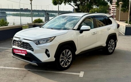 Toyota RAV4, 2019 год, 3 390 000 рублей, 3 фотография