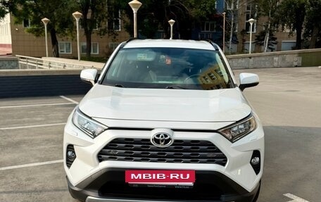 Toyota RAV4, 2019 год, 3 390 000 рублей, 4 фотография