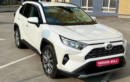 Toyota RAV4, 2019 год, 3 390 000 рублей, 5 фотография
