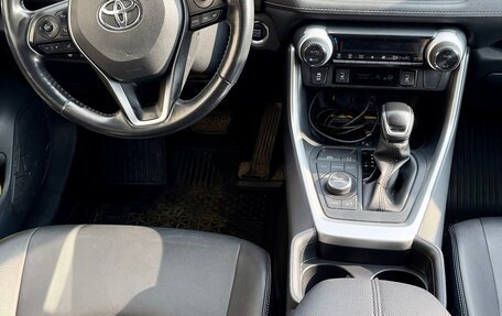 Toyota RAV4, 2019 год, 3 390 000 рублей, 13 фотография