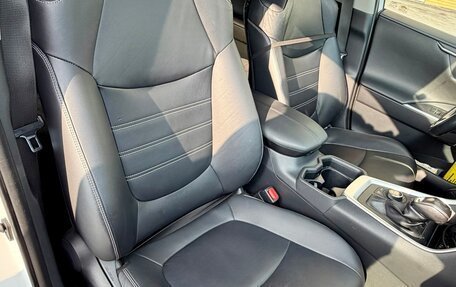 Toyota RAV4, 2019 год, 3 390 000 рублей, 15 фотография