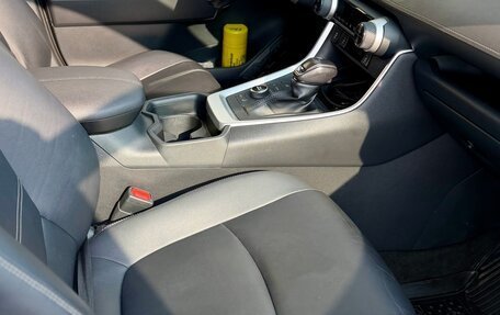 Toyota RAV4, 2019 год, 3 390 000 рублей, 14 фотография